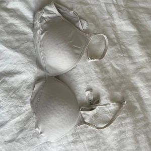 Vit bh från Lindex  - En vanlig bh från Lindex! 