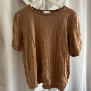 Stickad t-shirt!🤍 - Söt tunnt stickad t-shirt från hm i stl L!  Mycket bra skick!🤍
