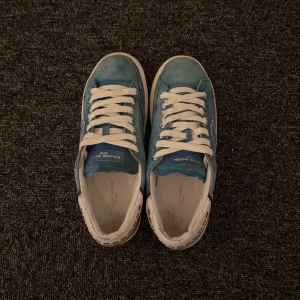 Philippe model - Storlek 39 passar 40 Skicka får ni bestämma själva  Trasig där framme på sulan men annars rätt bra skick. All og