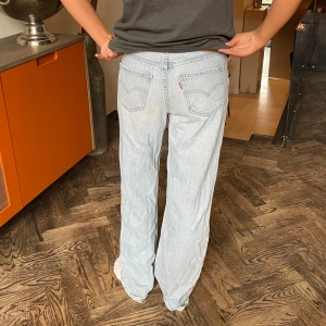 Levis jeans - Levis loose straight. Så snygga och avslappnade. Uppskattar storleken till 36/S