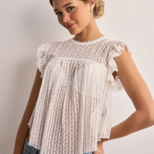 Nelly lovely blouse - Köptes förra veckan på Nelly, har aldrig användts tyvärr, nypris 299kr