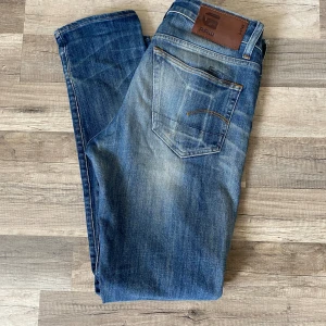 G-star raw jeans - Säljer nu dessa feta gstar raw Jeans i modellen 3301 slim !!! Hör gärna av er vid minsta fundering eller pris ändring. Storlek w30 L32