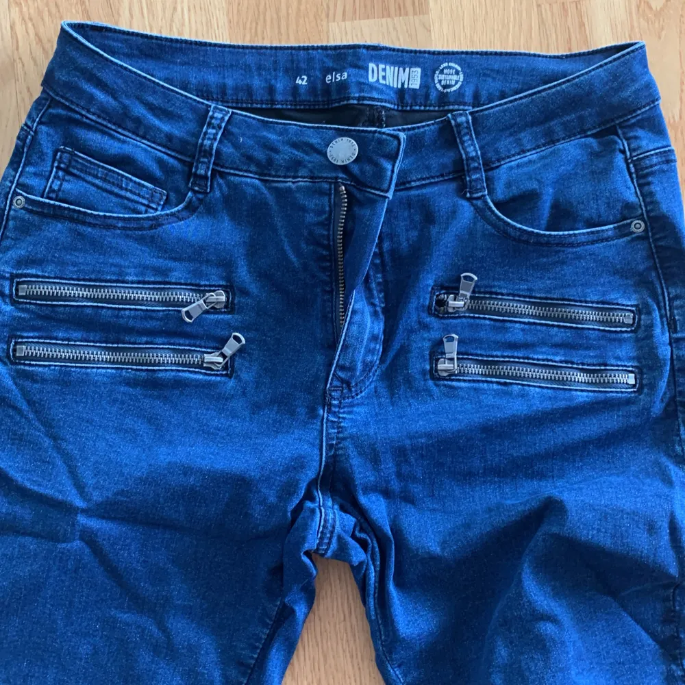 Blåa stretchjeans. Storlek 42. ”Elsa”. Jeans & Byxor.