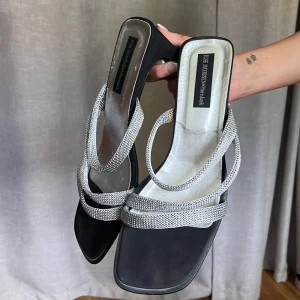 Klackskor  - Söta och bekväma klackar. Bra skick, knappast använda av mig. Passar 40&41 Skriv om du har några frågor!