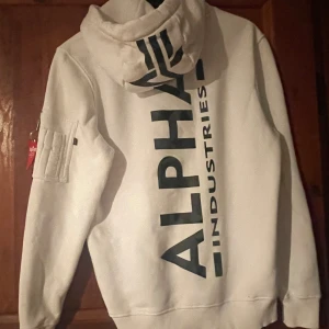 Alpha tröja ny - Helt ny endast testad str:small  