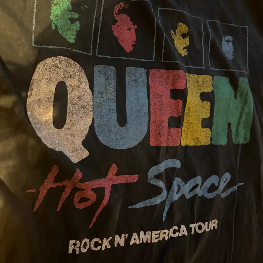 Så snygg Queen merch! Oanvänd💗. T-shirts.