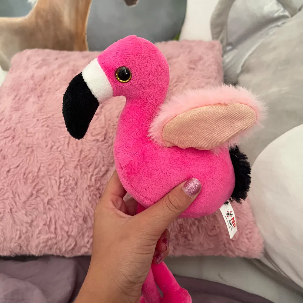 Hejhej vi är tre tjejer som sparar till ett ridläger 💓 och då så tänkte vi att vi säljer våra gamla saker ⭐️ men ett flamingo gosedjur till salu, pris kan diskuteras 🙈. Övrigt.