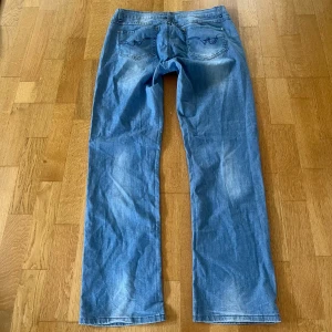 Lågmidjade jeans  - Ljusblå jeans, skriv för mer frågor 🥰