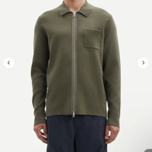 Samsøe samsøe tröja herr - Säljer denna samsøe tröja från debut då jag köpte den till min pojkvän men den va för liten och går inte längre att lämna tillbaka, den är aldrig använd och har prislapp kvar, pris går att diskutera 