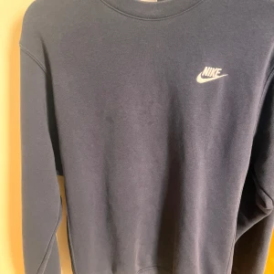 Nike swertshirt  - Använt skick  Skriv om du har funderingar billigare om du köper flera varor 