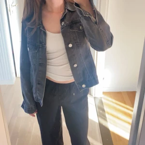 Jeansjacka💜💜 - Så fin! Väldigt fint skick!