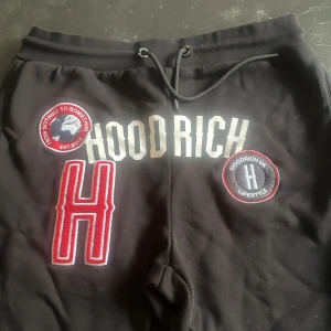 Hoodrich byxor - Hoodrich mjukisbyxor, sparsamt använda. Svarta