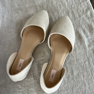 Ballerina skor - Jätte fina sandaler i linne  Aldrig använda Köpte fel storlek