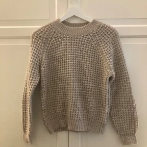 Stickad tröja  - Mycket fint skick!