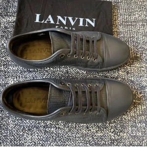 Lanvin skor storlek 43 - Bra skick, super sköna och säljer den billigt för måste ha pengar snabbt  Storlek 43 Lanvin
