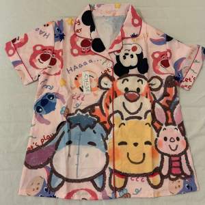 Disney pyjamas i stl s-m, oanvänd, skriv gärna för frågor och föer bilder.