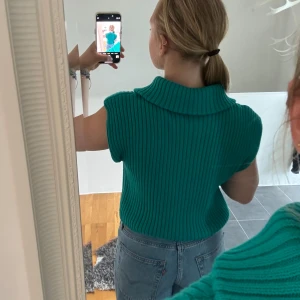 Vest (Gina Young)  - Jättefin väst från Gina Young. 