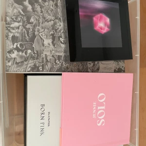 Blackpink album - Säljer en massa blackpink album Ingår: Solo, Kill this love, born pink, rosé r, the album, me album o lite fler Skriv till mig för att diskutera pris :)