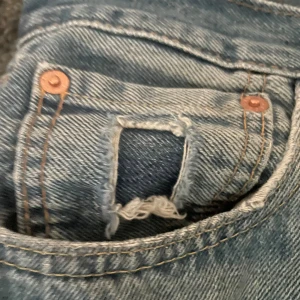 Levis 501 - De är i bra skick och har inte använts jättemycket de är w30 L30 