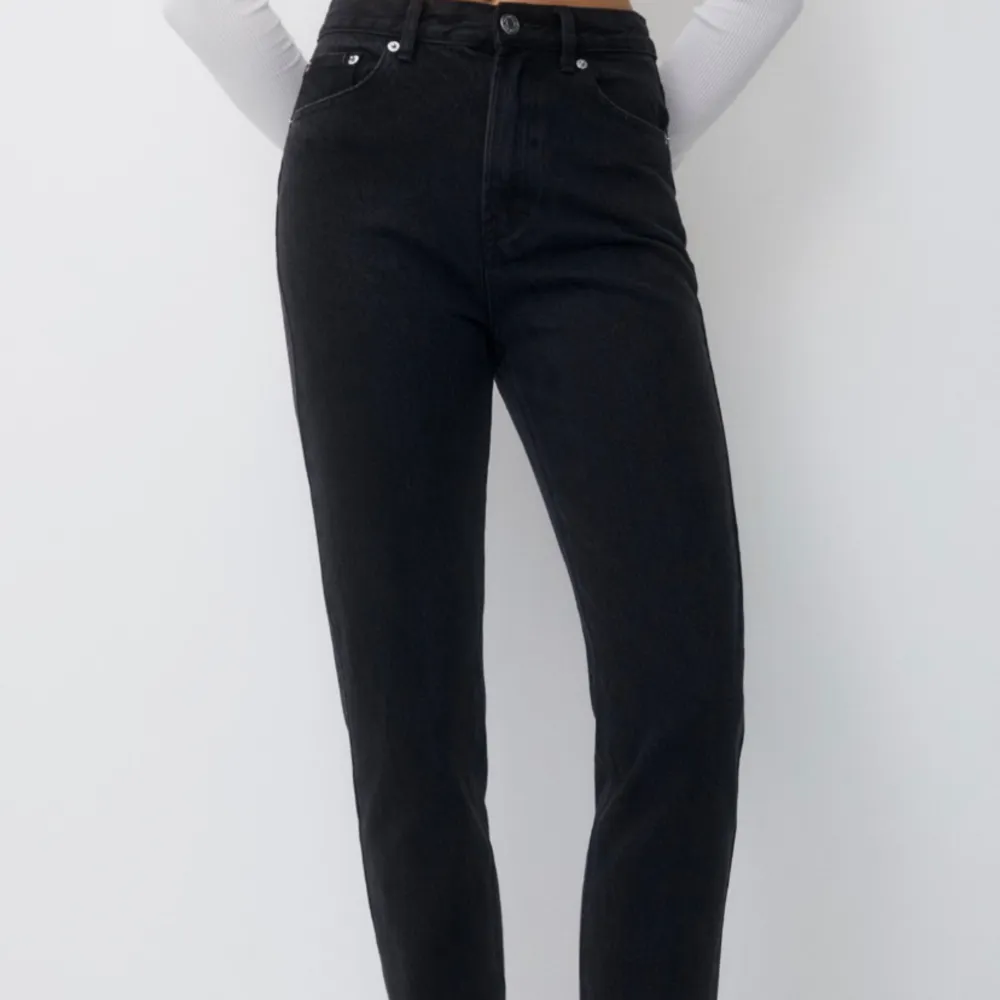 Super snygga regular fit högmidjade jeans, aldrig använda förut! Jeansen är i storlek 38, i ankelllängd. 💕. Jeans & Byxor.