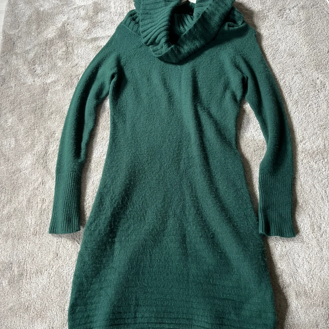 Grön stickad klänning