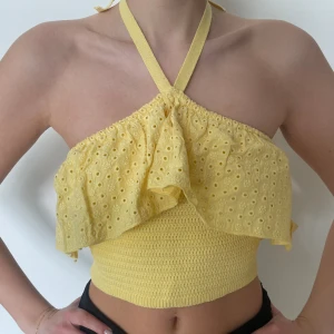 Topp - Fin gul sommar topp från zara💛endast använd en gång🥰