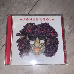 magnus uggla cd köpt second hand (säljer fler cds) inga synliga defekter på skivan!🫶 skriv i dm om du har några frågor:)