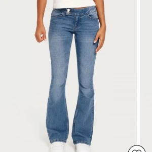 jeans - Super snygga bootcut jeans från vero moda i str s/32, använda fåtal gånger. Slutsålda i alla storlekar💕nypris 449