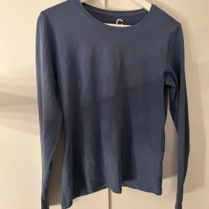 Blå tröja  - Blå bomulls tröja ifrån Cubus.