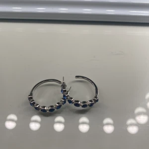 Hoops - SÅ FINA hoops aldrig använda köptes för 125kr säljs 85kr