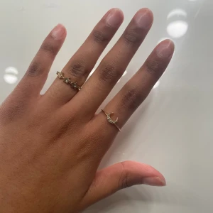 Stockholm stil ringar - Passar perfekt för sig som har Stockholmstil och vill ha matchande guldringar med ett rimligt pris. Aldrig använda men superfina✨✨ 55kr för alla