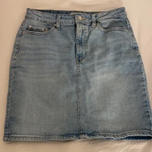 Jeans kjol - En kjol från Cubus ja nästan aldrig använt och därför säljer jag den