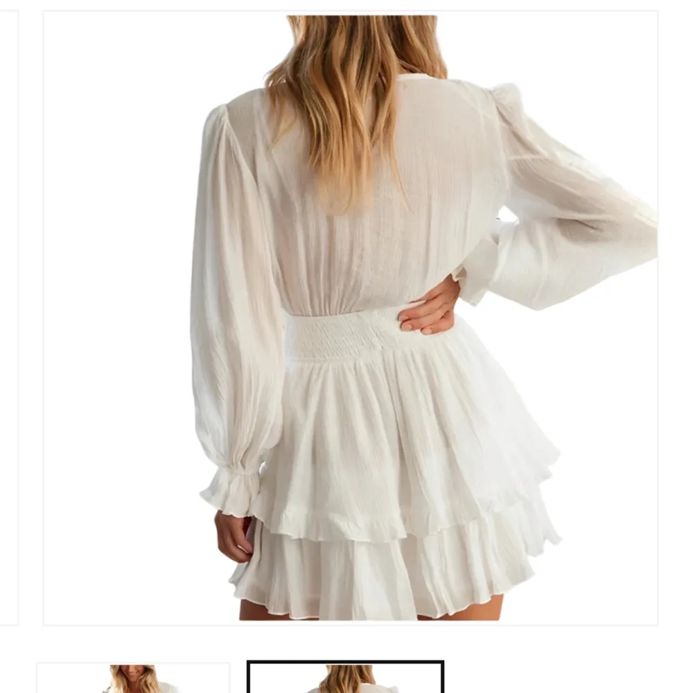 En superfin klänning i storlek M från dressy.se. Jag har aldrig använt den eftersom den inte riktigt passade mig 😇 Köpte den för 600kr men säljer den för 400kr . Klänningar.