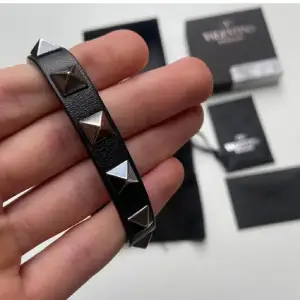 Valentino armband skick 9/10 relativt nytt söker även byten!