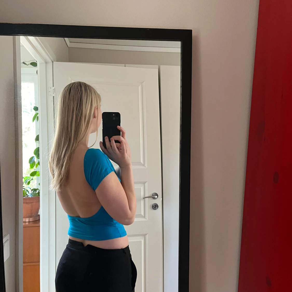 Blå tröja med öppen rygg - 90