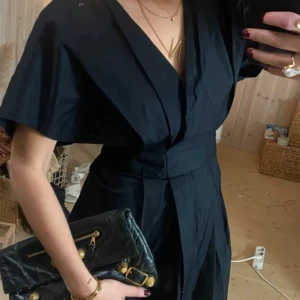 Klänning - Säljer denna superfina klänning som jag  aldrig använt då den inte passade mig! Skulle säga att den är s/m storleksmässigt. Suuuuuper snygg!!!!