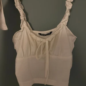 Linne - Säljer detta gulliga linne ifrån shein Storlek XS Inte använt så mycket då den är lite liten🥰