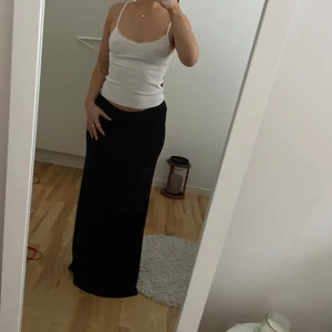 Linne - Vitt linne med spetskant från H&M. Storlek 158/164. 