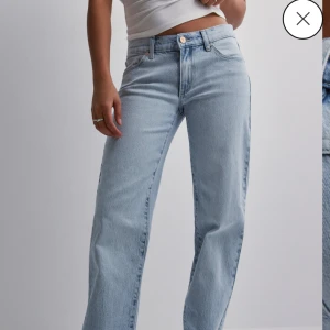 Lågmidjade jeans Abrand - Säljer dessa jeans från Abrand. Den lågmidjade modellen.   Nypris 1000kr Storlek 25