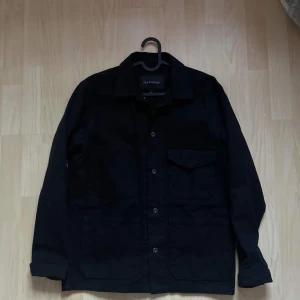 Overshirt  - Tja! säljer nu denna feta overshirt ifrån NK på Paul and Friends som är perfekt nu till våren | Strl: S Retail: ca 2499kr Skick: 7/10 | vid Ytterligare frågor eller funderingar är det bara att skriva 📩