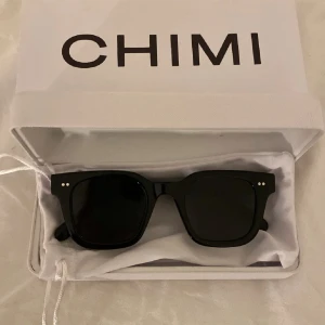 Chimi 04 - Solglasögon Chimi 04 utan märkbara defekter och i bra skick! ☀️