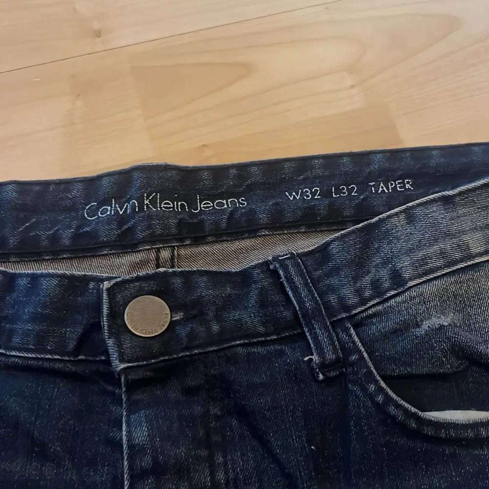 Bra skick, herr jeans från Calvin Klein, långa W32 L32 Frakt ingår ej. Jeans & Byxor.