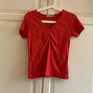 Röd T-shirt i gott skick 