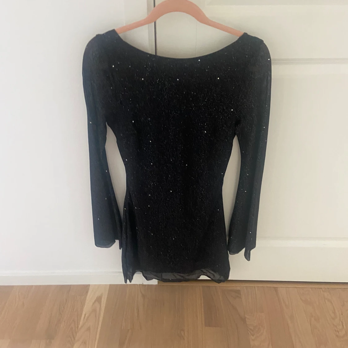 Glittrig kläning - 91