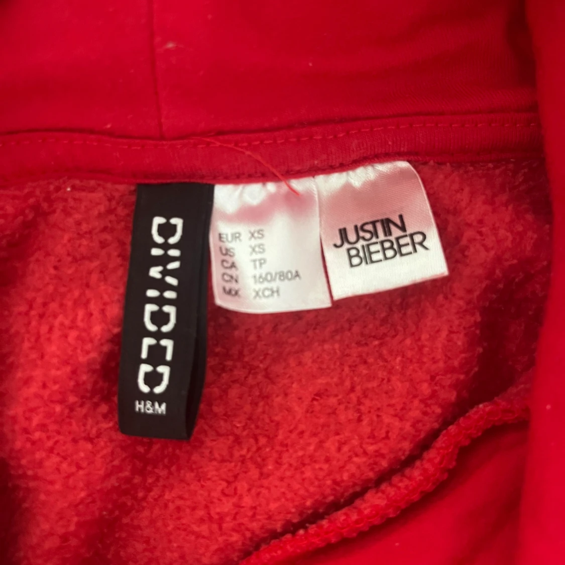 Röd croppad hoodie - 90