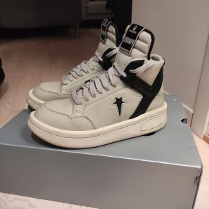 Rick Owens DRKSHDW x Converse TURBOWPN - Säljes pga användes för lite. Storlek 45. Orginalbox ingår samt digitalt kvitto från Rick Owens hemsida.