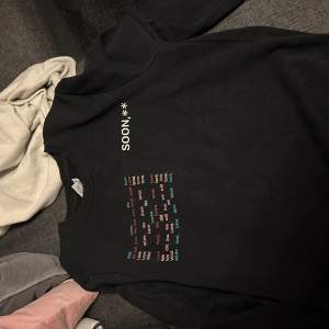 Tröja - sweatshirt - storlek L ( mer som m-l ) använd fåtal gånger - 300 kr 