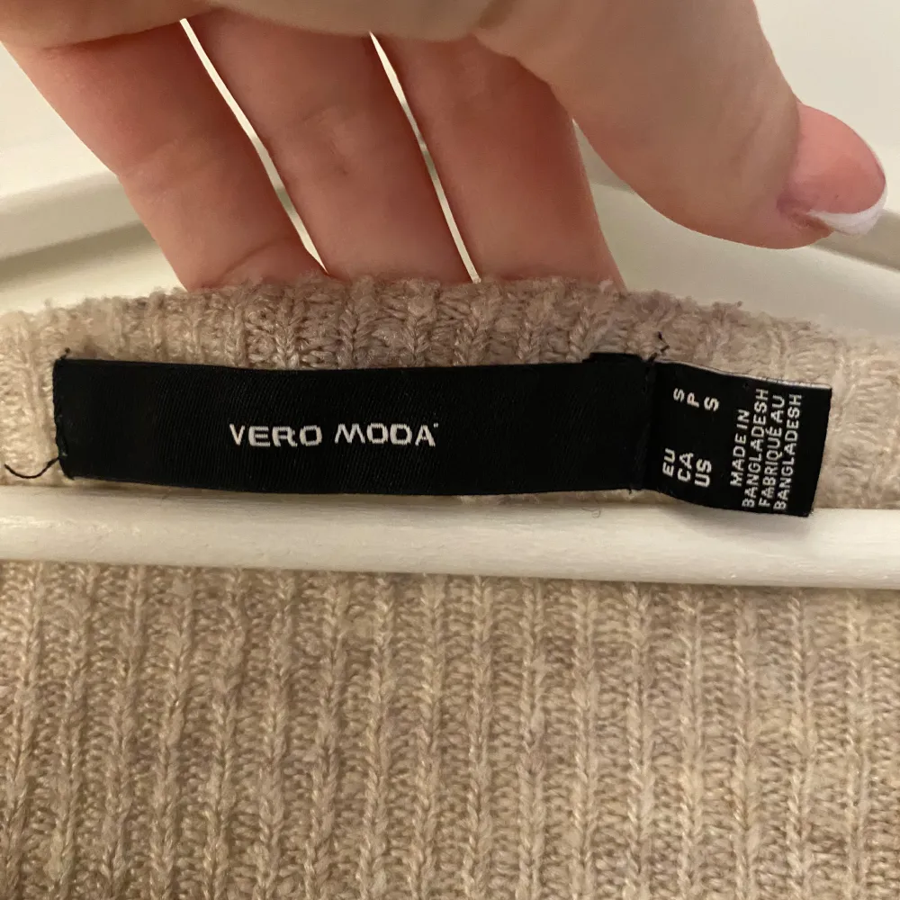 Fin stickad tröja från vero moda💕. Stickat.