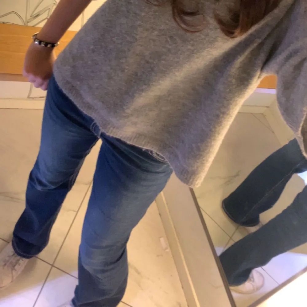 Säljer super snygga jeans från Gina Young! De är som nya och liknar true religon, nypris är 350 men säljer för 165! Sitter som Xs💞 tveka inte vid frågor😇💘. Accessoarer.