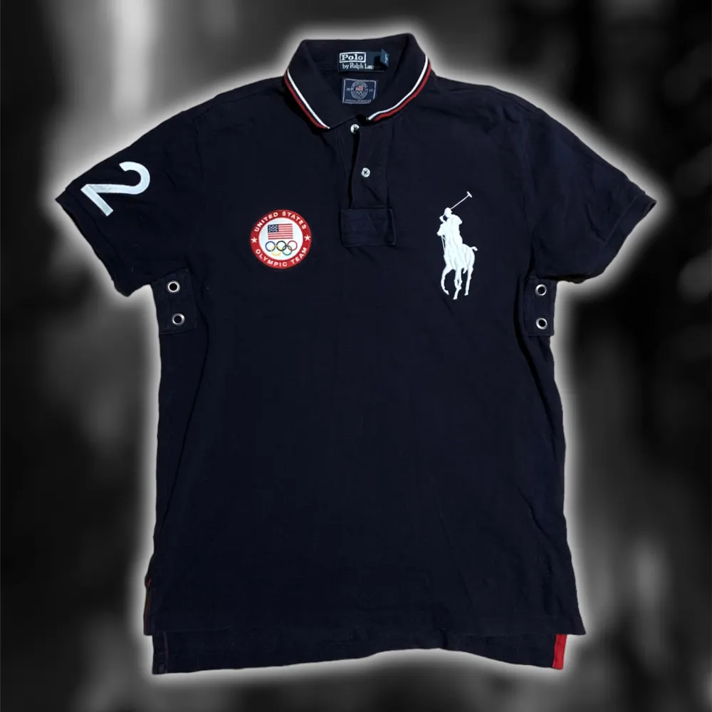 Sällsynt chief keef type polo från 2012 POLO OLYMPIC. Skön passform o inga defekter🧑🏿‍🎤 Dm om du har nån fråga❓Pris inte fast i sten så skicka bud‼️. T-shirts.